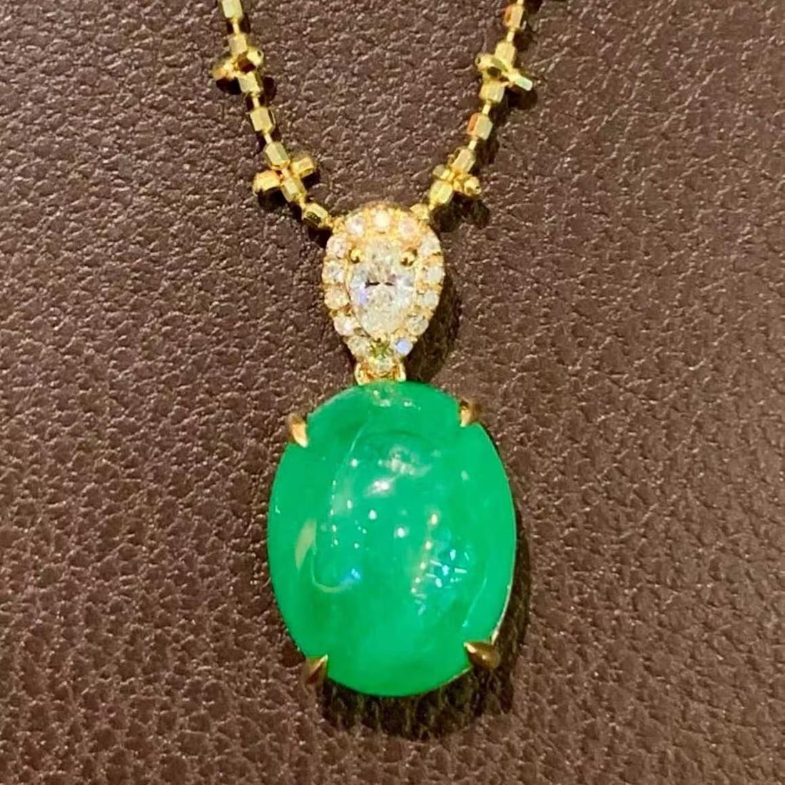 14k Gold 3.02 Ct Natural Emerald & Diamond Pendant( Without Chain ): Ref:231186028 // gold content:14k gold // main gemstone:emerald // shape:oval // carat weight:3. 02ct // color:green // treatment:natural // // adjacent gemstone 2 : diamond // shape:round // clarity