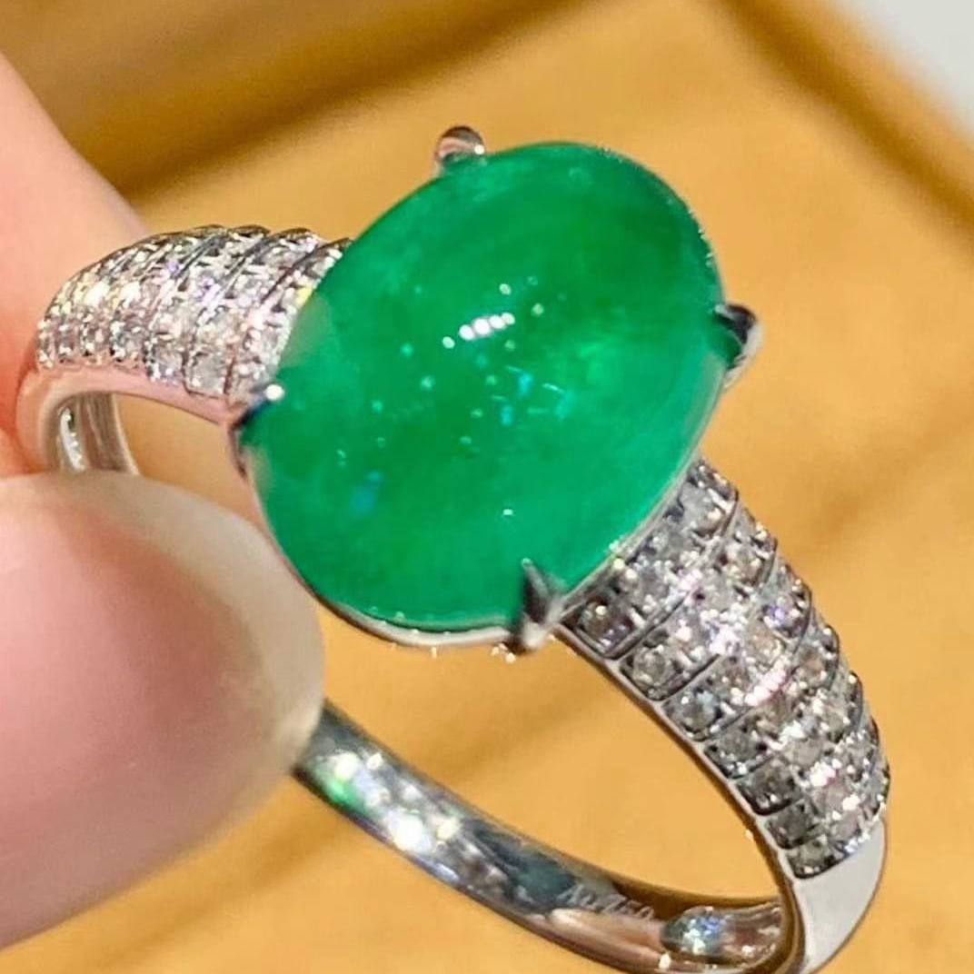 14k Gold 2.3 Ct Natural Emerald & Diamond Ring - 4