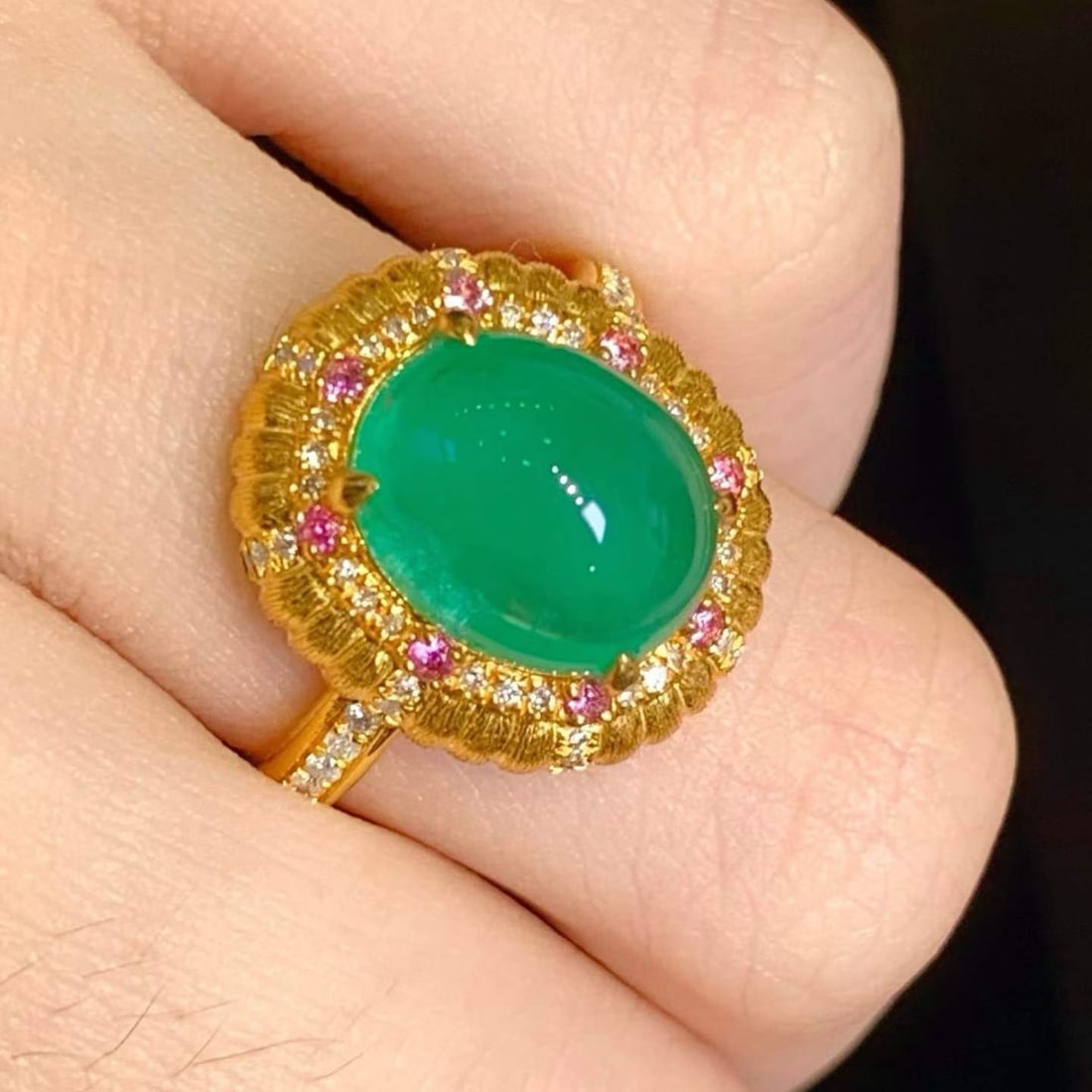 14k Gold 3.5 Ct Natural Emerald & Diamond Ring - 3