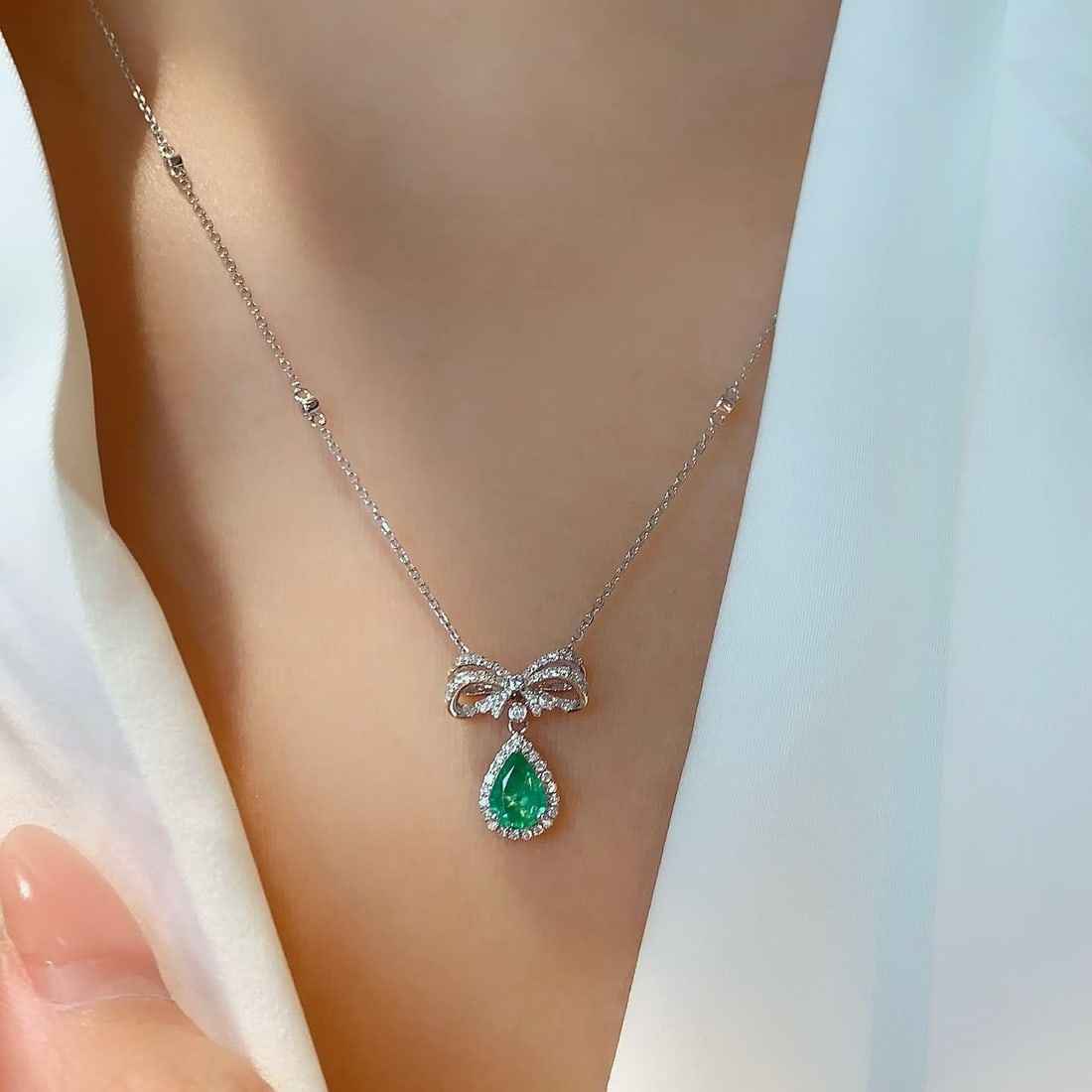 14k Gold 0.66 Ctw Natural Emerald & Diamond Necklace - 4
