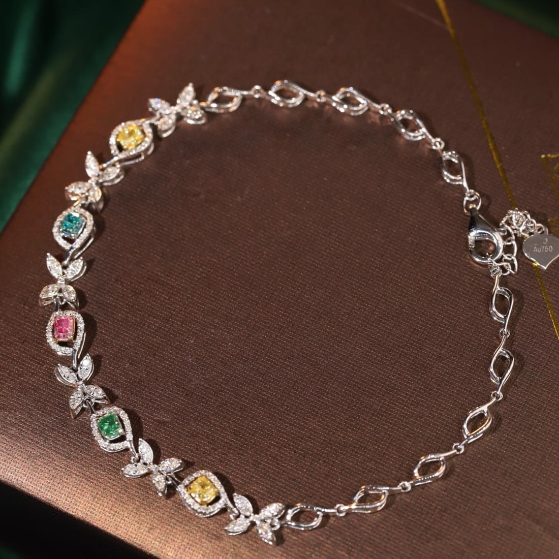 14k Gold 1.1 Ctw Natural Color Diamond & Diamond Bracelet: Ref:231186047 // gold content:14k gold // main gemstone:color diamond // shape:cushion // carat weight:0. 6ct // color:color // treatment:natural // // adjacent gemstone 2 : diamond // shape:round //