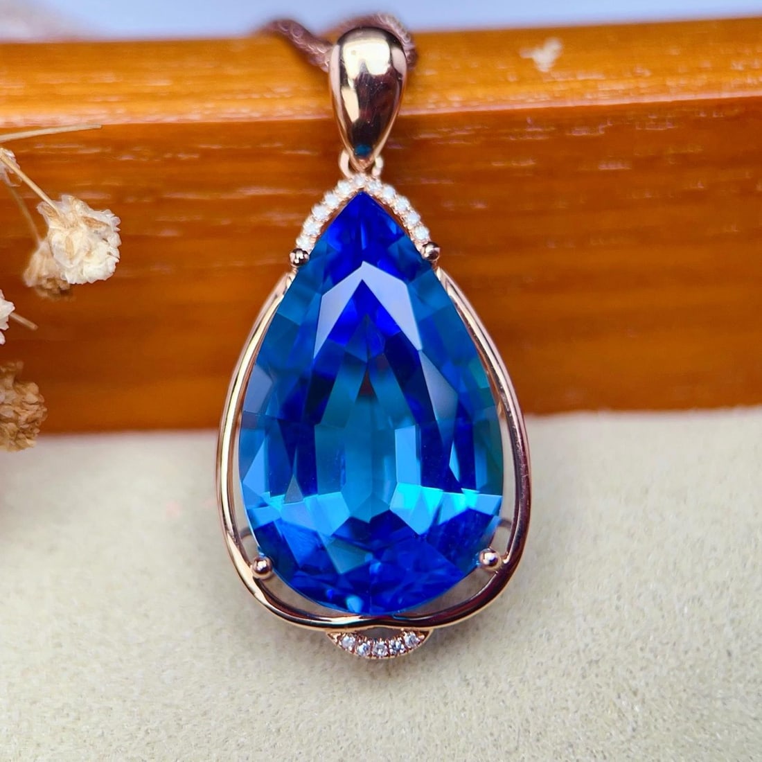 14k Gold 19.85 Ctw Natural Topaz & Diamond Pendant( Without Chain ): Ref:231186052 // gold content:14k gold // main gemstone:topaz // shape:pear // carat weight:19. 8ct // color:blue // treatment:natural // // adjacent gemstone 2 : diamond // number of stones:16 //