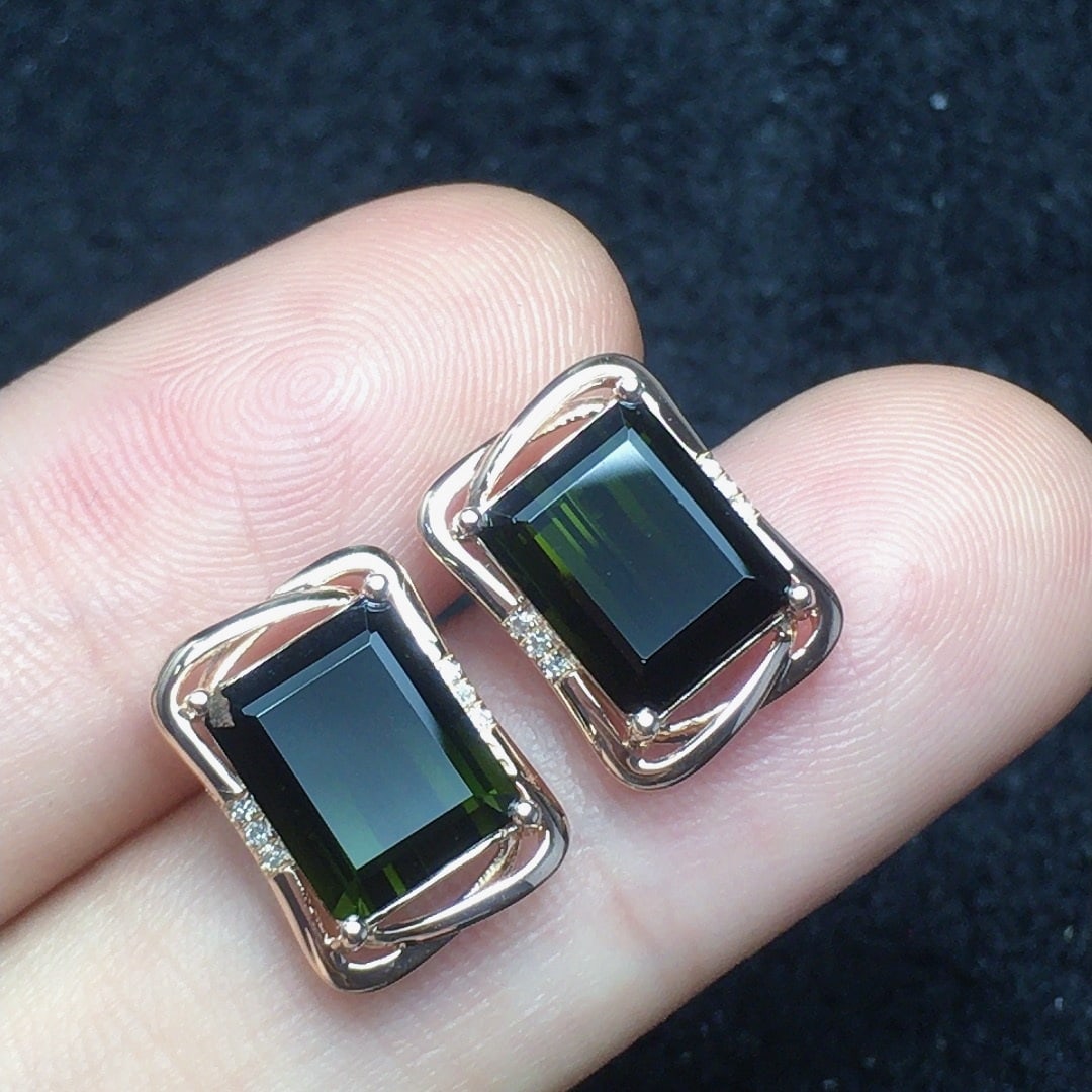 14k Gold 5.73 Ct Natural Tourmaline & Diamond Earrings: Ref:231186063 // gold content:14k gold // main gemstone:tourmaline // shape:octagonal // carat weight:5. 73ct // color:green // treatment:natural // // adjacent gemstone 2 : diamond // number of