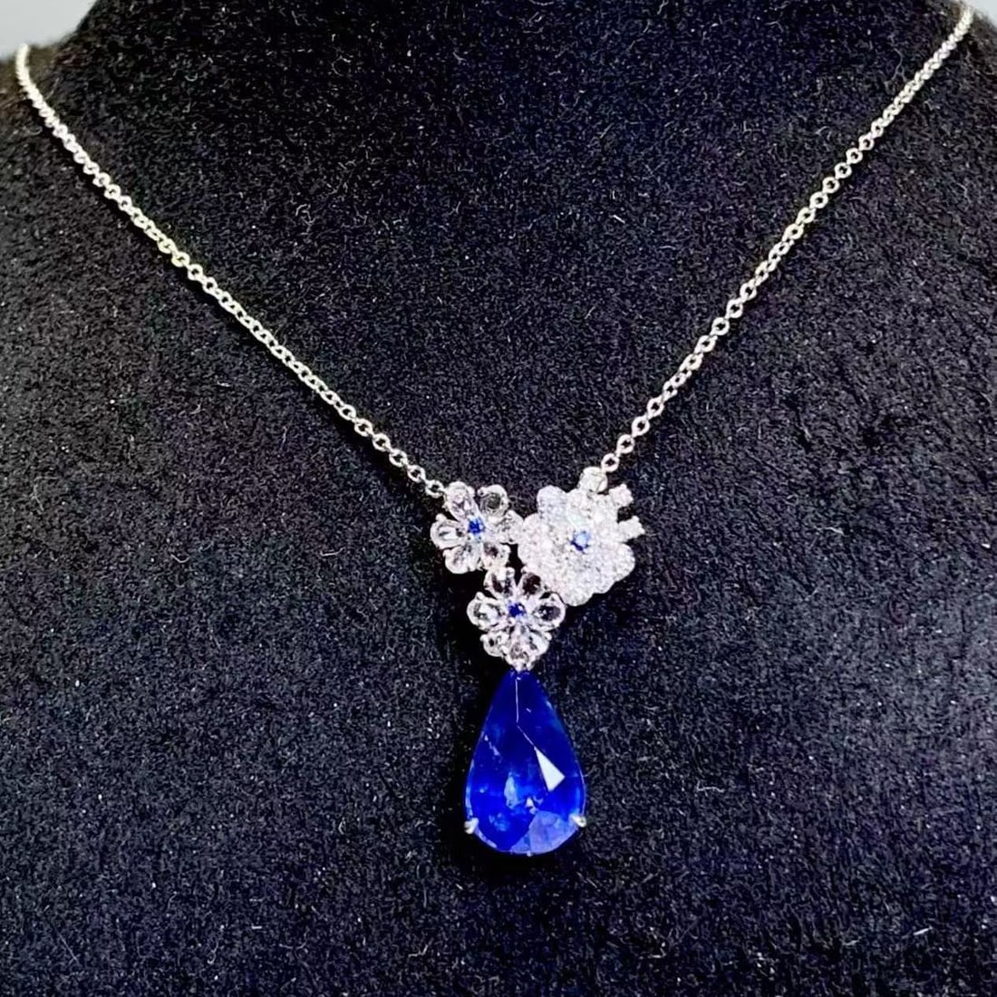14k Gold 2.7 Ct Natural Sapphire & Diamond Necklace: Ref:231186078 // gold content:14k gold // main gemstone:sapphire // shape:pear // carat weight:2. 7ct // color:blue // treatment:natural // // adjacent gemstone 2 : diamond // shape:round // clarity g