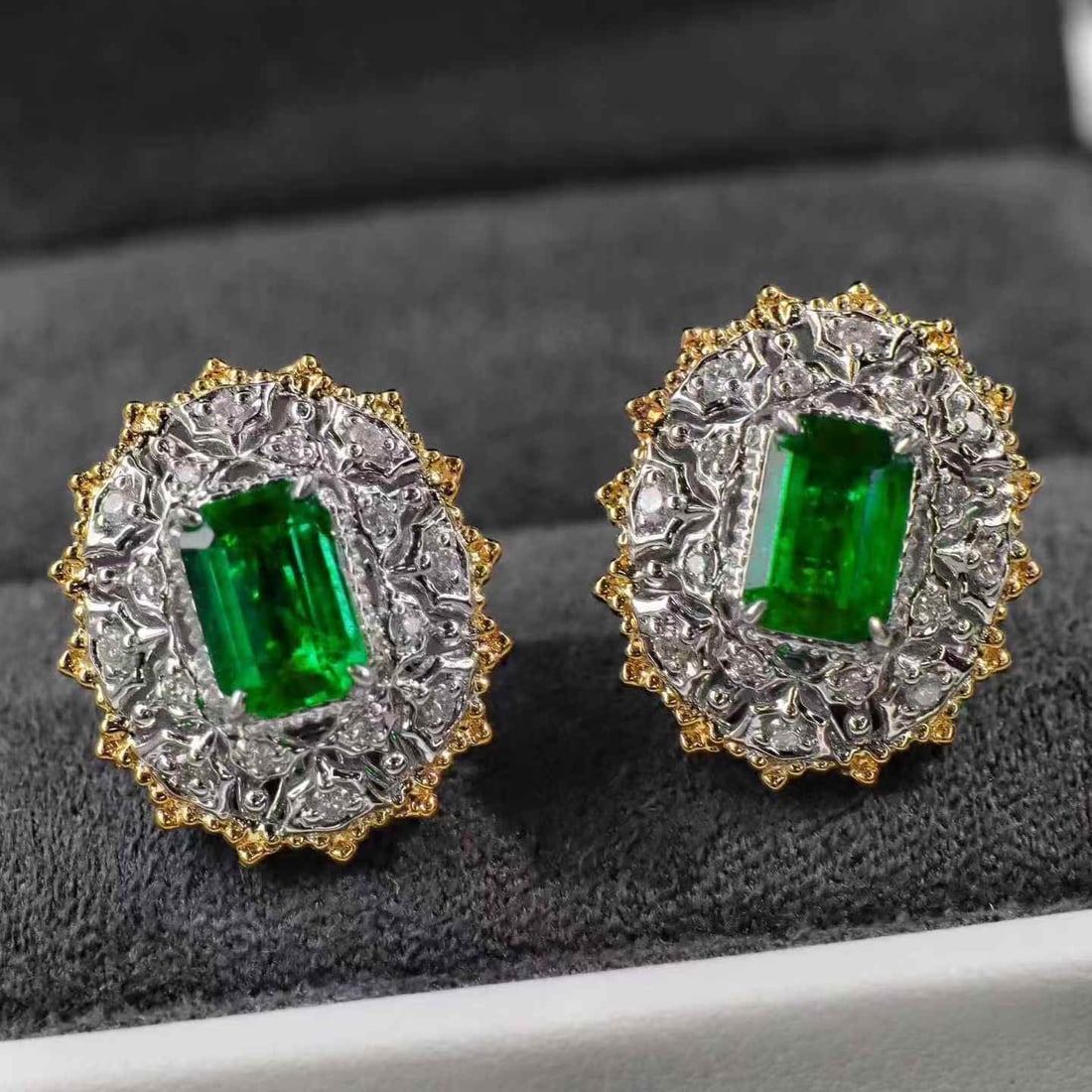 14k Gold 1.37 Ctw Vivid Green Natural Emerald & Diamond Earrings: Ref:231186080 // gold content:14k gold // main gemstone:emerald // shape:octagonal // carat weight:1. 18ct // color:vivid green // treatment:natural // // adjacent gemstone 2 : diamond // shape:round