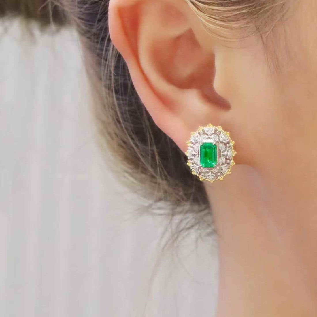 14k Gold 1.37 Ctw Vivid Green Natural Emerald & Diamond Earrings - 5
