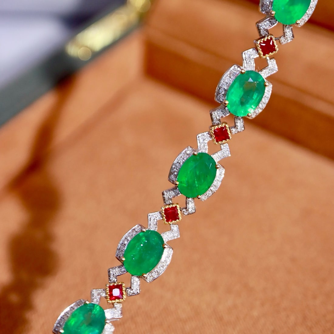 14k Gold 9.82 Ctw Natural Emerald & Diamond Bracelet - 3
