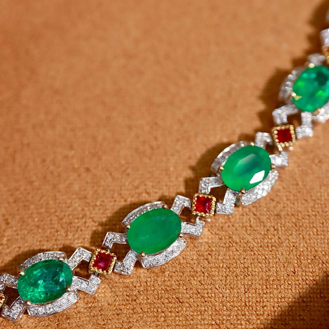 14k Gold 9.82 Ctw Natural Emerald & Diamond Bracelet - 5