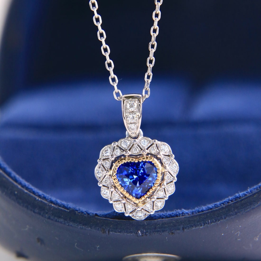 14k Gold 1.14 Ctw Natural Sapphire & Diamond Necklace: Ref:231186084 // gold content:14k gold // main gemstone:sapphire // shape:heart // carat weight:1. 02ct // color:blue // treatment:natural // // adjacent gemstone 2 : diamond // shape:round // carat