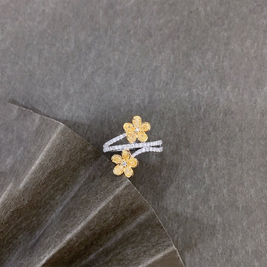 14k Gold 1.00 Ctw Natural Yellow Diamond & Diamond & Flowers Ring: Ref:231186095 // gold content:14k gold // ring size:7. 25us // // main gemstone:yellow diamond // shape:pear // carat weight:0. 65ct // color:yellow // treatment:natural // // adjacent gemstone 2 :