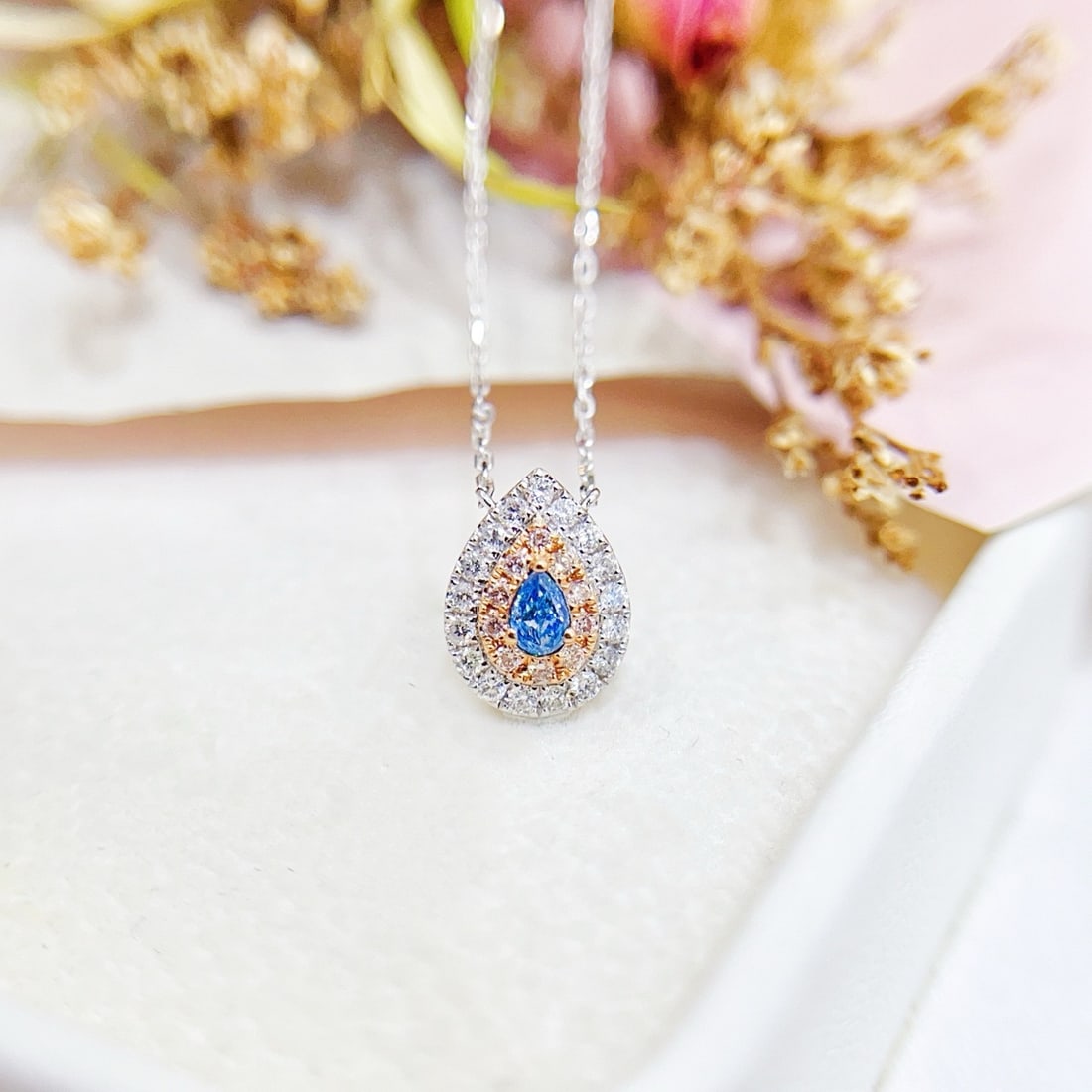 14k Gold 0.31 Ctw Natural Blue Diamond & Diamond Necklace: Ref:231186098 // gold content:14k gold // main gemstone:blue diamond // shape:pear // carat weight:0. 10ct // color:blue // treatment:natural // // adjacent gemstone 2 : diamond // shape:round //