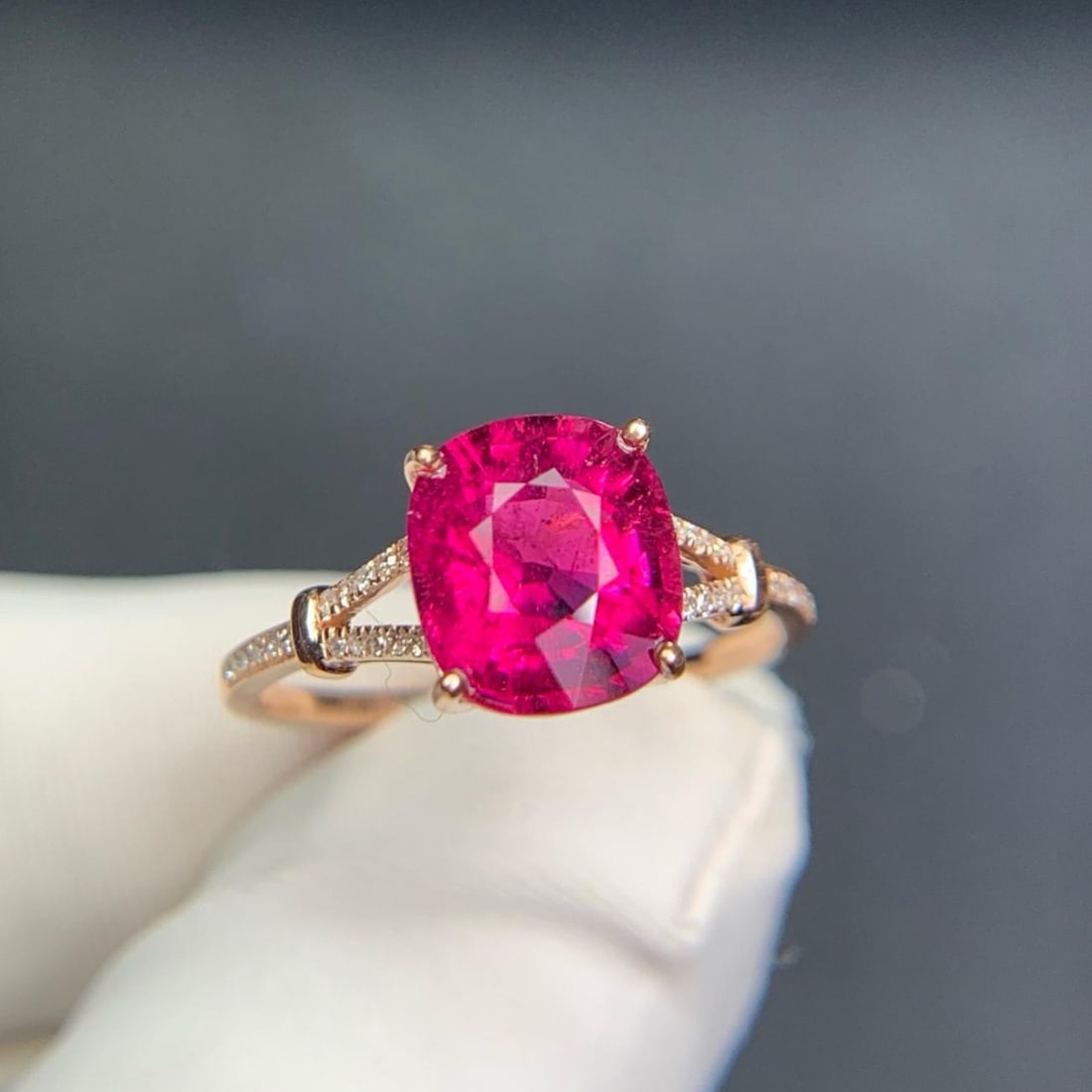 14k Gold 2.15 Ct Natural Tourmaline & Diamond Ring: Ref:231186103 // gold content:14k gold // ring size:7. 25us // // main gemstone:tourmaline // shape:cushion // carat weight:2. 15ct // color:red // treatment:natural // // adjacent gemstone 2 :