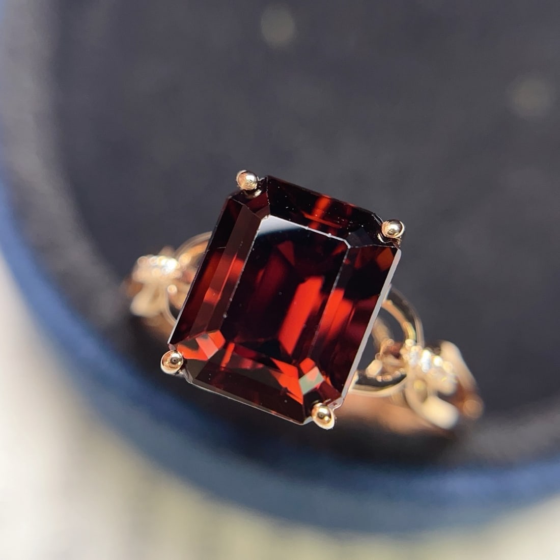 14k Gold 4.20 Ct Natural Tourmaline & Diamond Ring: Ref:231186106 // gold content:14k gold // ring size:7. 25us // // main gemstone:tourmaline // shape:octagonal // carat weight:4. 20ct // color:red // treatment:natural // // adjacent gemstone 2 :