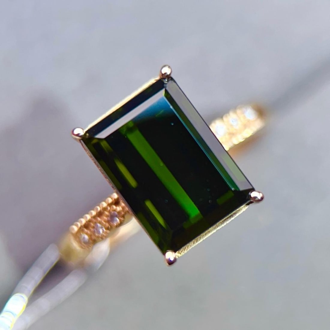 14k Gold 4.44 Ctw Natural Tourmaline & Diamond Ring: Ref:231186109 // gold content:14k gold // ring size:7. 25us // // main gemstone:tourmaline // shape:octagonal // carat weight:4. 4ct // color:green // treatment:natural // // adjacent gemstone 2 :