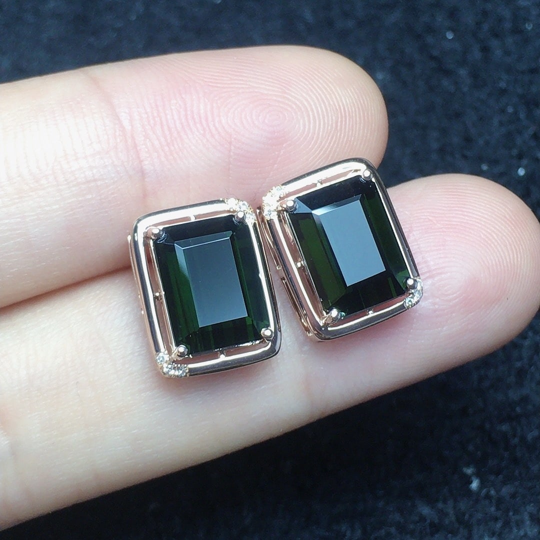 14k Gold 5.7 Ct Natural Tourmaline & Diamond Earrings: Ref:231186110 // gold content:14k gold // main gemstone:tourmaline // shape:octagonal // carat weight:5. 7ct // color:green // treatment:natural // // adjacent gemstone 2 : diamond // number of