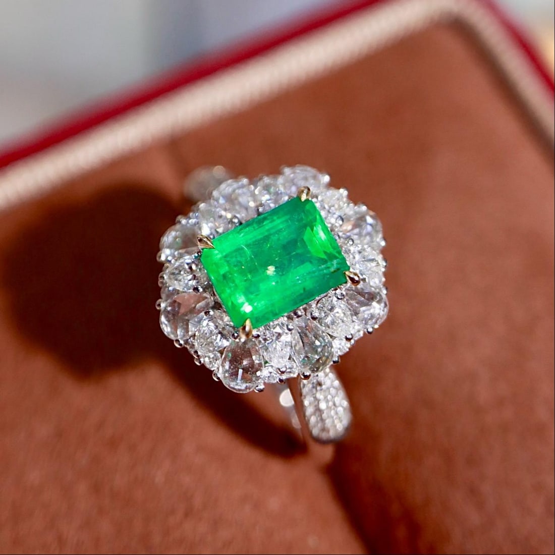 14k Gold 1.69 Ctw Natural Emerald & Diamond Ring: Ref:231186124 // gold content:14k gold // ring size:7. 25us // // main gemstone:emerald // shape:octagonal // carat weight:0. 95ct // color:green // treatment:natural // // adjacent gemstone 2 : diamo