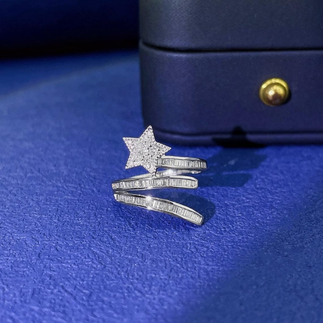 14k Gold 0.32 Ctw Natural H Diamond Ring: Ref:231186136 // gold content:14k gold // ring size:7. 25us // // main gemstone:diamond // shape:baguette // carat weight:0. 22ct // clarity grade:vs-si // color:h // treatment:natural // // adjacent 