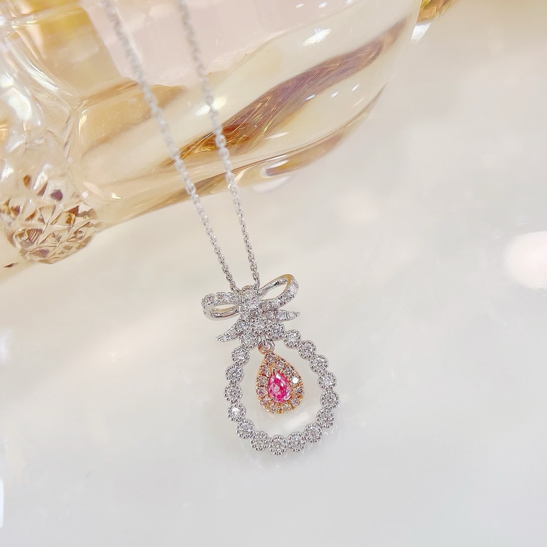 14k Gold 0.33 Ctw Natural Pink Diamond & Diamond Necklace: Ref:231186138 // gold content:14k gold // main gemstone:pink diamond // shape:pear // carat weight:0. 09ct // color:pink // treatment:natural // // adjacent gemstone 2 : diamond // shape:round //