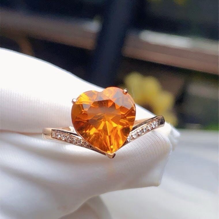 14k Gold 2.35 Ct Natural Citrine & Diamond Ring: Ref:231186162 // gold content:14k gold // ring size:7. 25us // // main gemstone:citrine // shape:heart // carat weight:2. 35ct // color:yellow // treatment:natural // // adjacent gemstone 2 : diamond