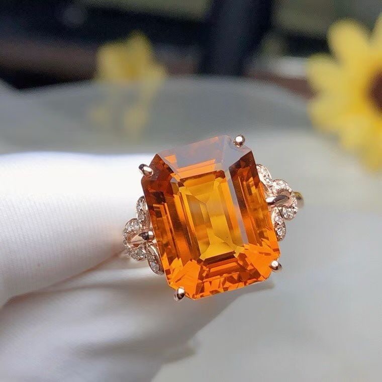 14k Gold 6.20 Ct Natural Citrine & Diamond Ring: Ref:231186164 // gold content:14k gold // ring size:7. 25us // // main gemstone:citrine // shape:octagonal // carat weight:6. 20ct // color:yellow // treatment:natural // // adjacent gemstone 2 :