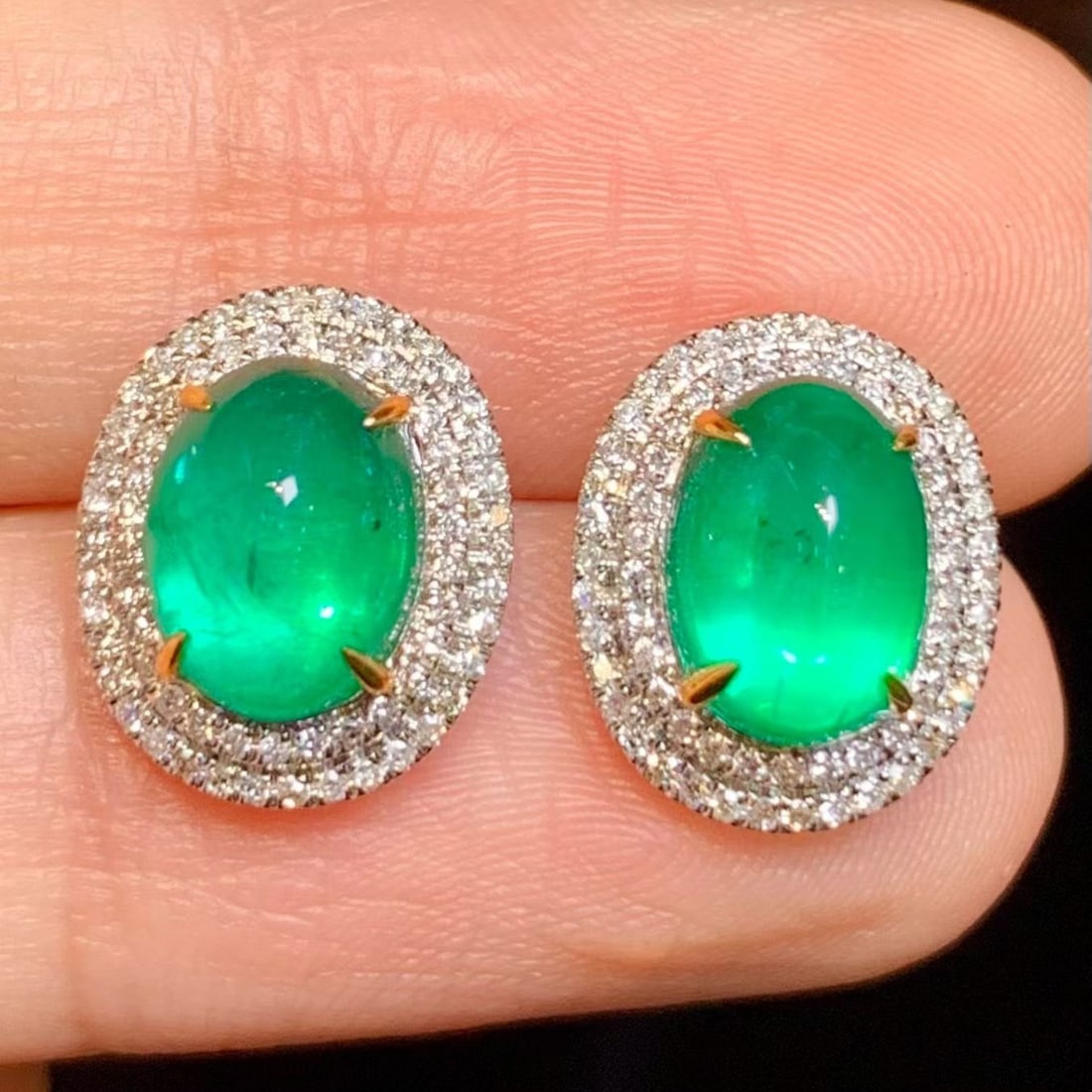 14k Gold 3 Ct Natural Emerald & Diamond Earrings: Ref:231186168 // gold content:14k gold // main gemstone:emerald // shape:oval // carat weight:3ct // color:green // treatment:natural // // adjacent gemstone 2 : diamond // shape:round // clarity
