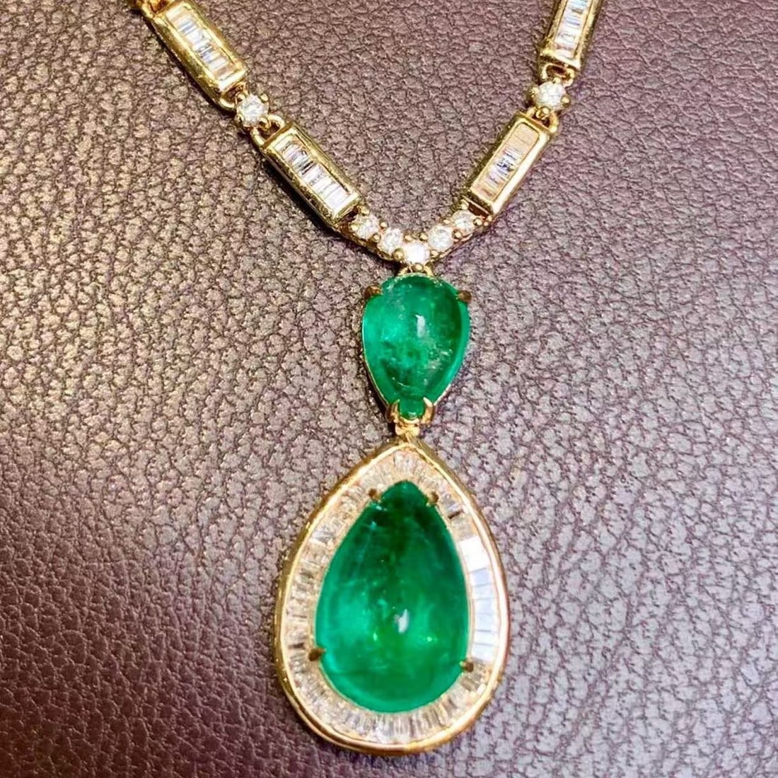 14k Gold 3.3 Ct Natural Emerald & Diamond Necklace - 3