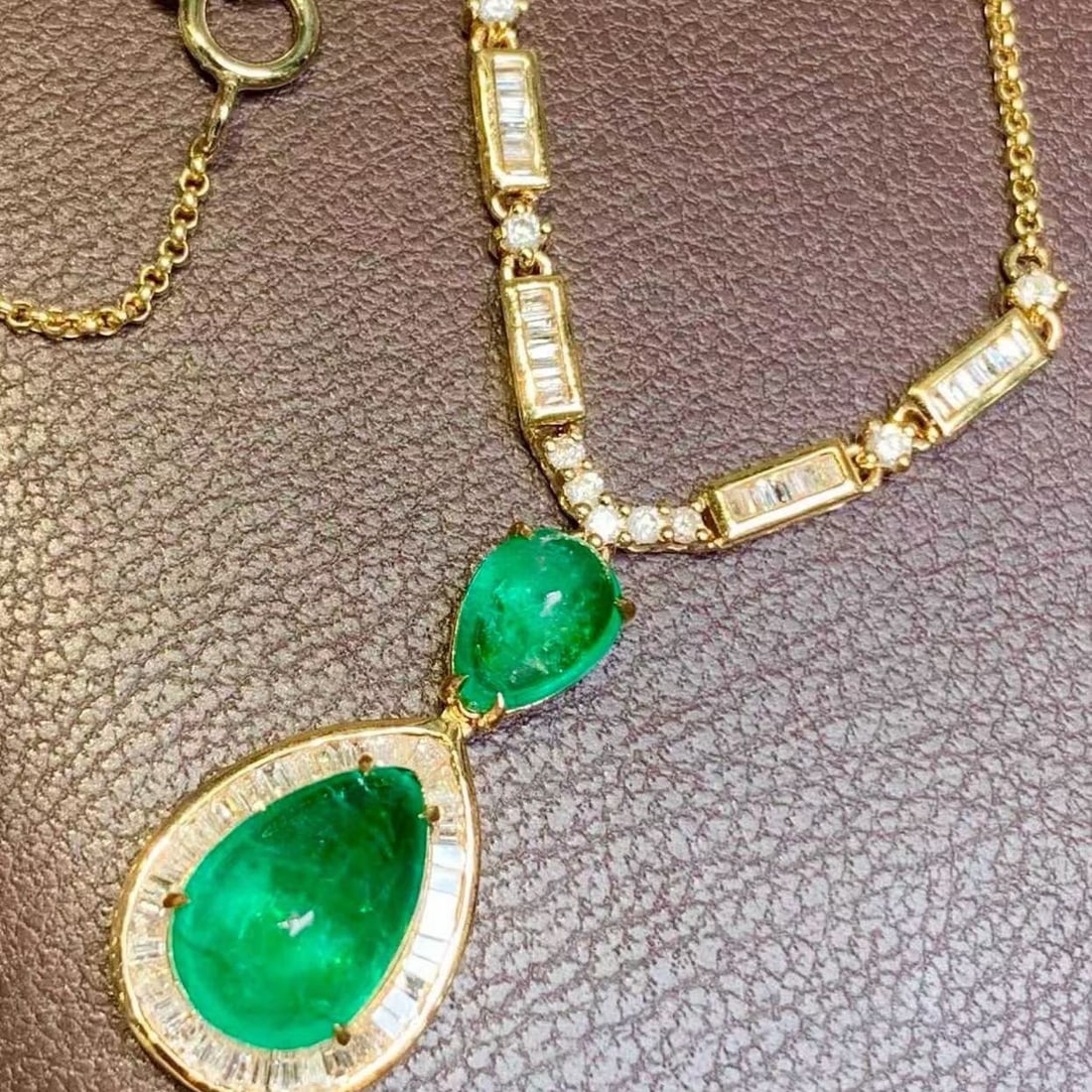 14k Gold 3.3 Ct Natural Emerald & Diamond Necklace - 4
