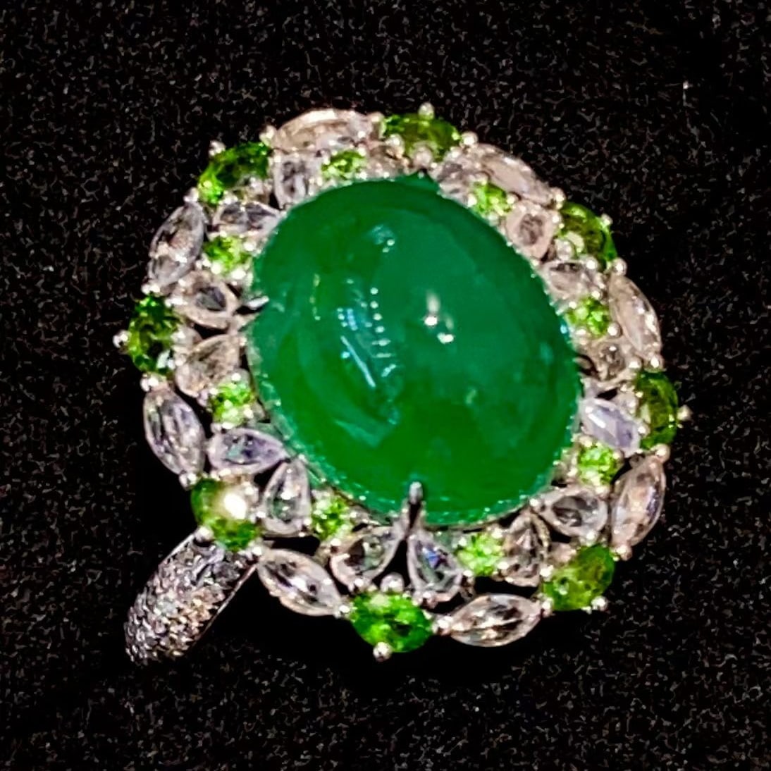 14k Gold 5 Ct Natural Emerald & Diamond & Sapphire Ring - 3