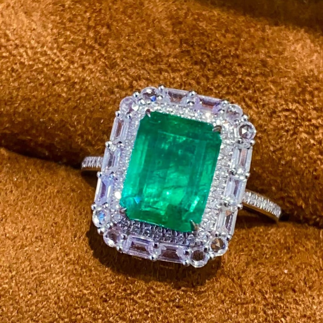 14k Gold 3.09 Ct Natural Emerald & Diamond & Sapphire Ring - 3