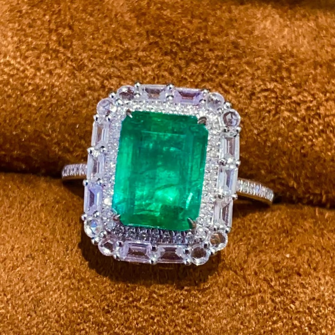 14k Gold 3.09 Ct Natural Emerald & Diamond & Sapphire Ring - 4