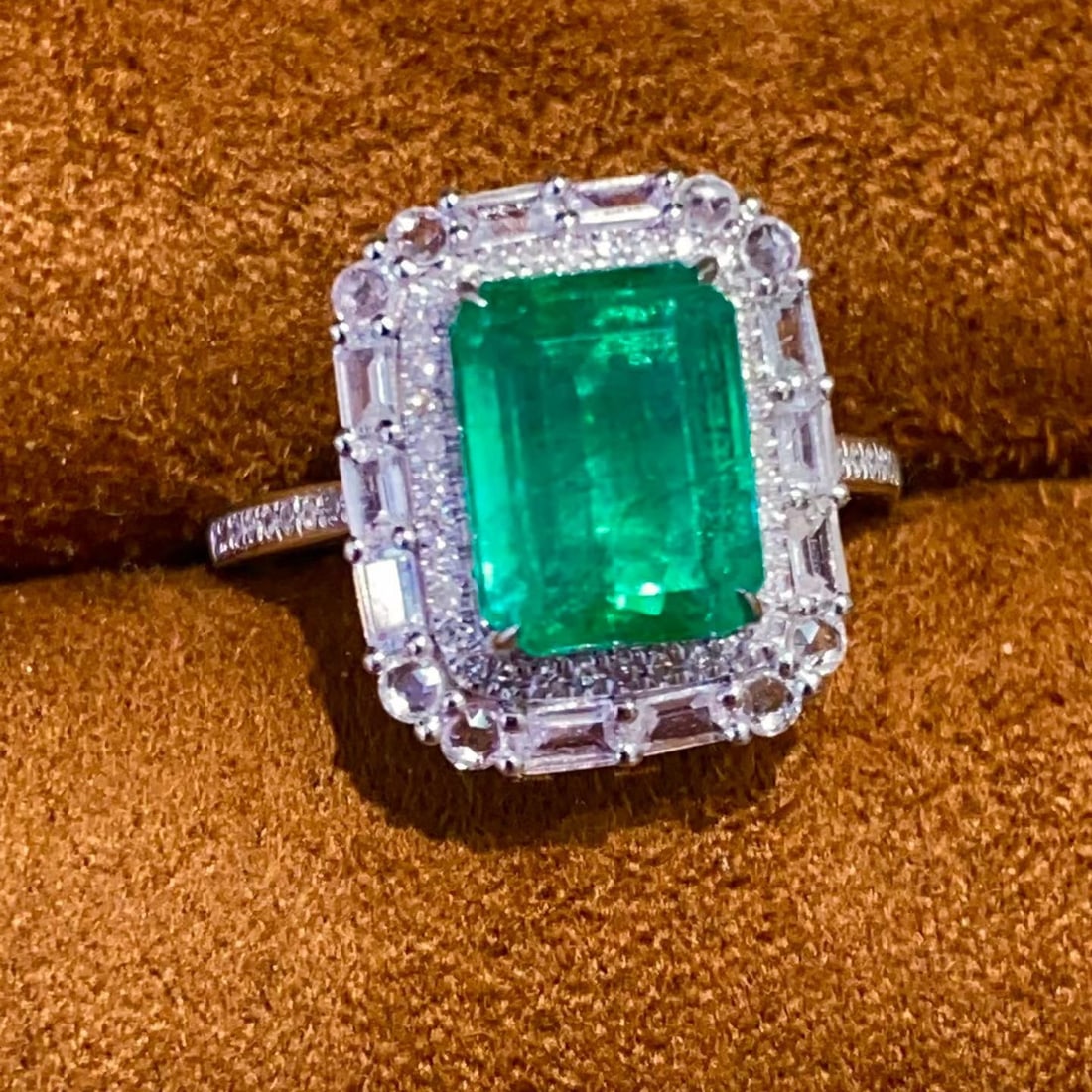 14k Gold 3.09 Ct Natural Emerald & Diamond & Sapphire Ring - 5