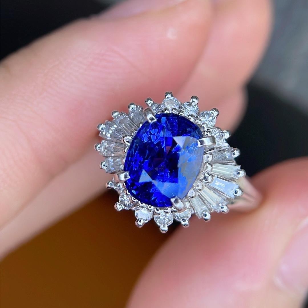 14k Gold 2.80 Ctw Natural Sapphire & Diamond Ring: Ref:231186177 // gold content:14k gold // ring size:7. 25us // // main gemstone:sapphire // shape:oval // carat weight:2. 30ct // color:blue // treatment:natural // // adjacent gemstone 2 : diamond