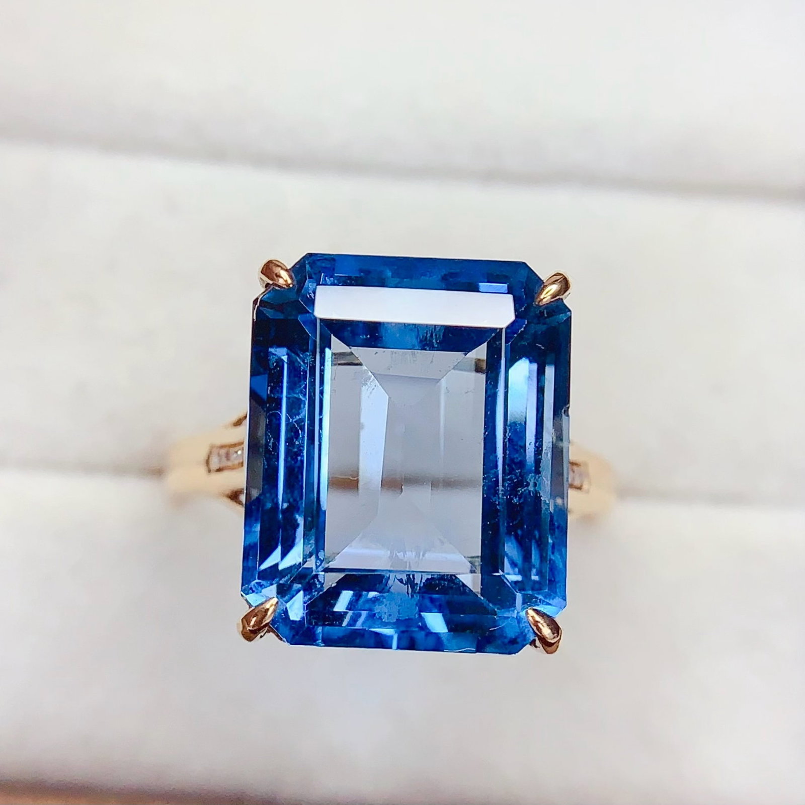14k Gold 10.9 Ct Natural Topaz & Diamond Ring - 4