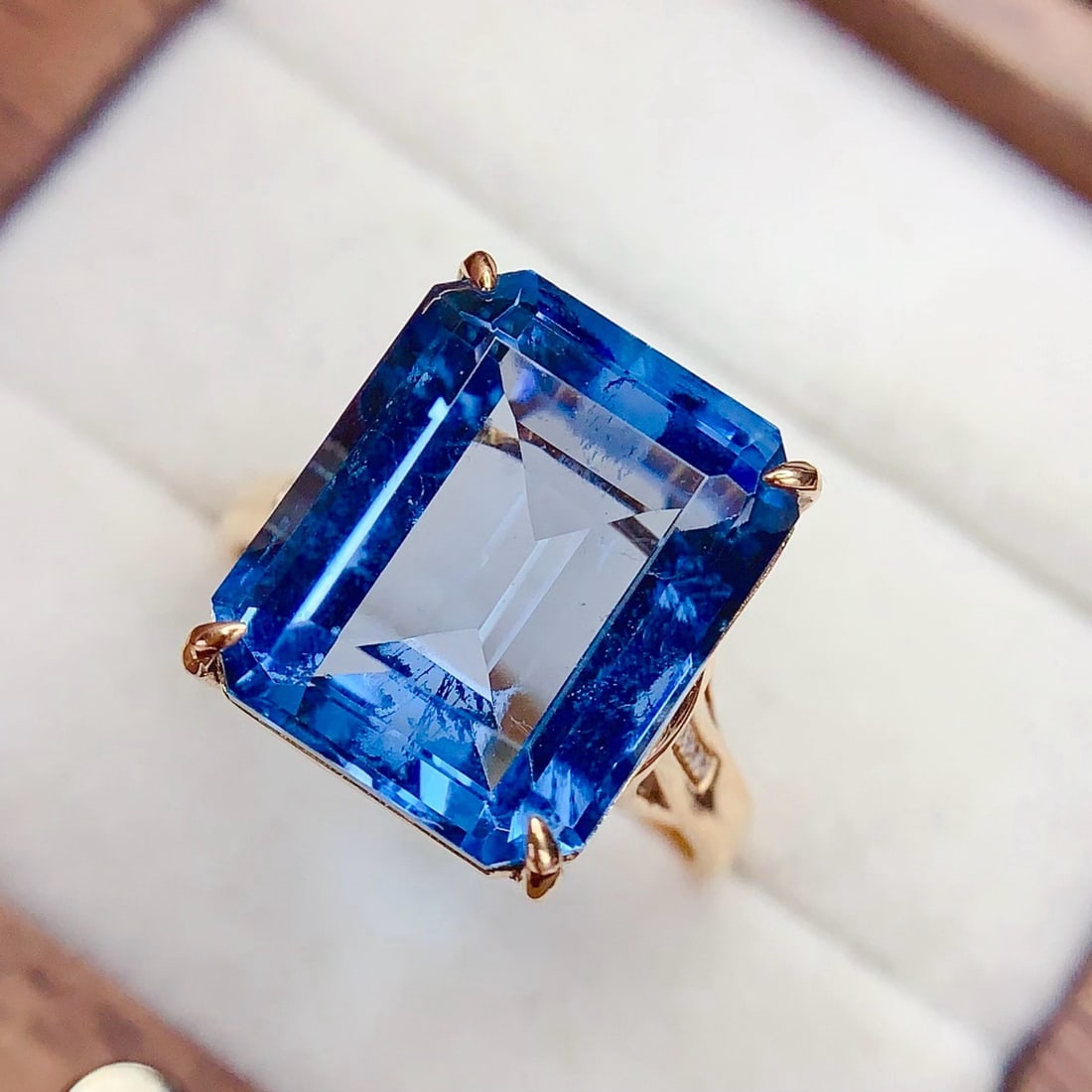 14k Gold 10.9 Ct Natural Topaz & Diamond Ring - 5
