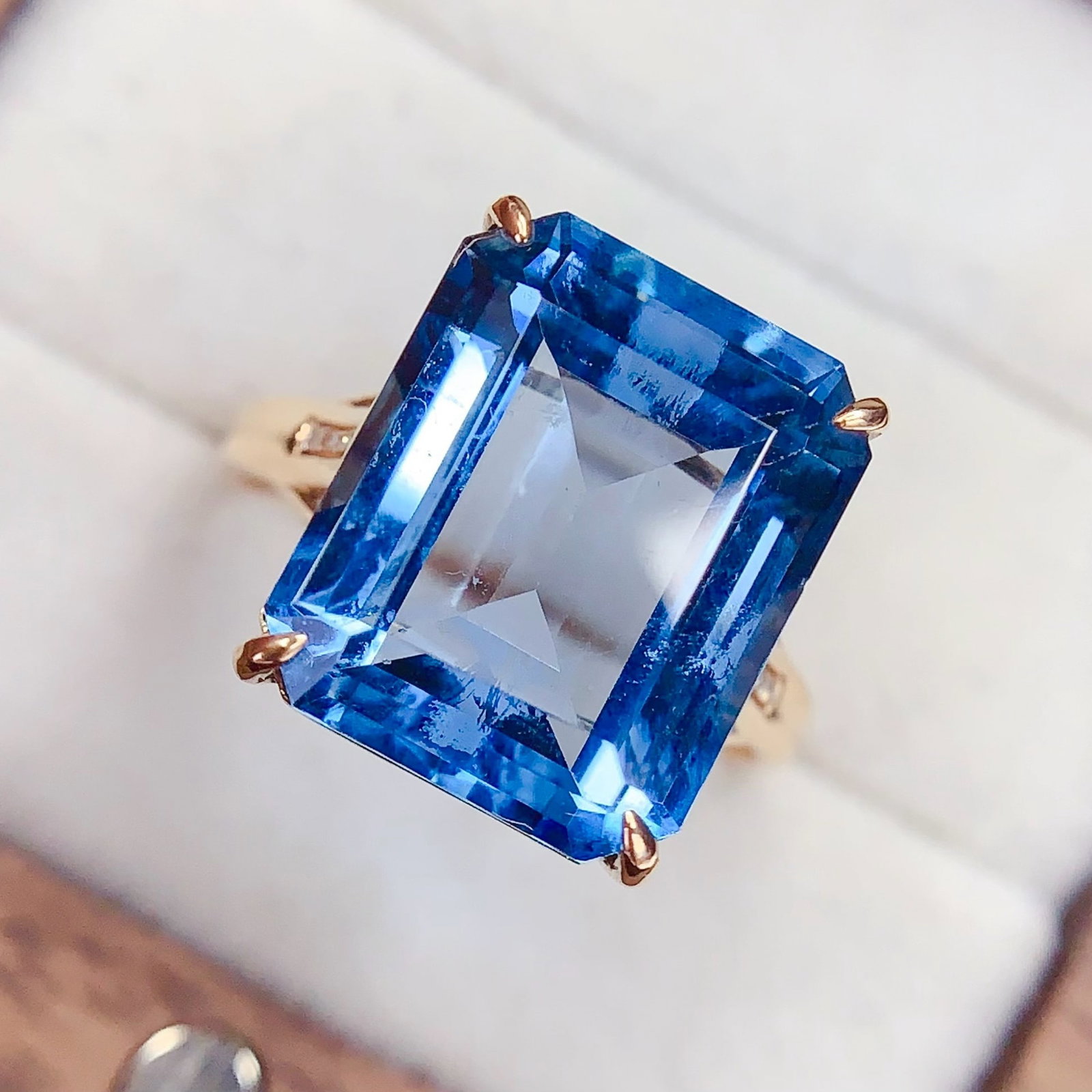 14k Gold 10.9 Ct Natural Topaz & Diamond Ring - 6