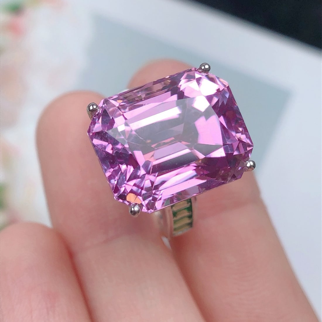 14k Gold 20.18 Ctw Natural Kunzite & Tsavorite Ring - 2