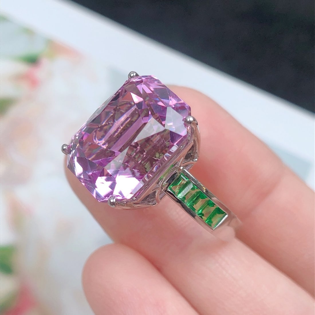 14k Gold 20.18 Ctw Natural Kunzite & Tsavorite Ring - 5