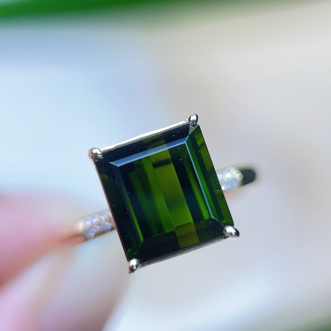 14k Gold 4.55 Ctw Natural Tourmaline & Diamond Ring: Ref:231186202 // gold content:14k gold // ring size:7. 25us // // main gemstone:tourmaline // shape:octagonal // carat weight:4. 5ct // color:green // treatment:natural // // adjacent gemstone 2 :