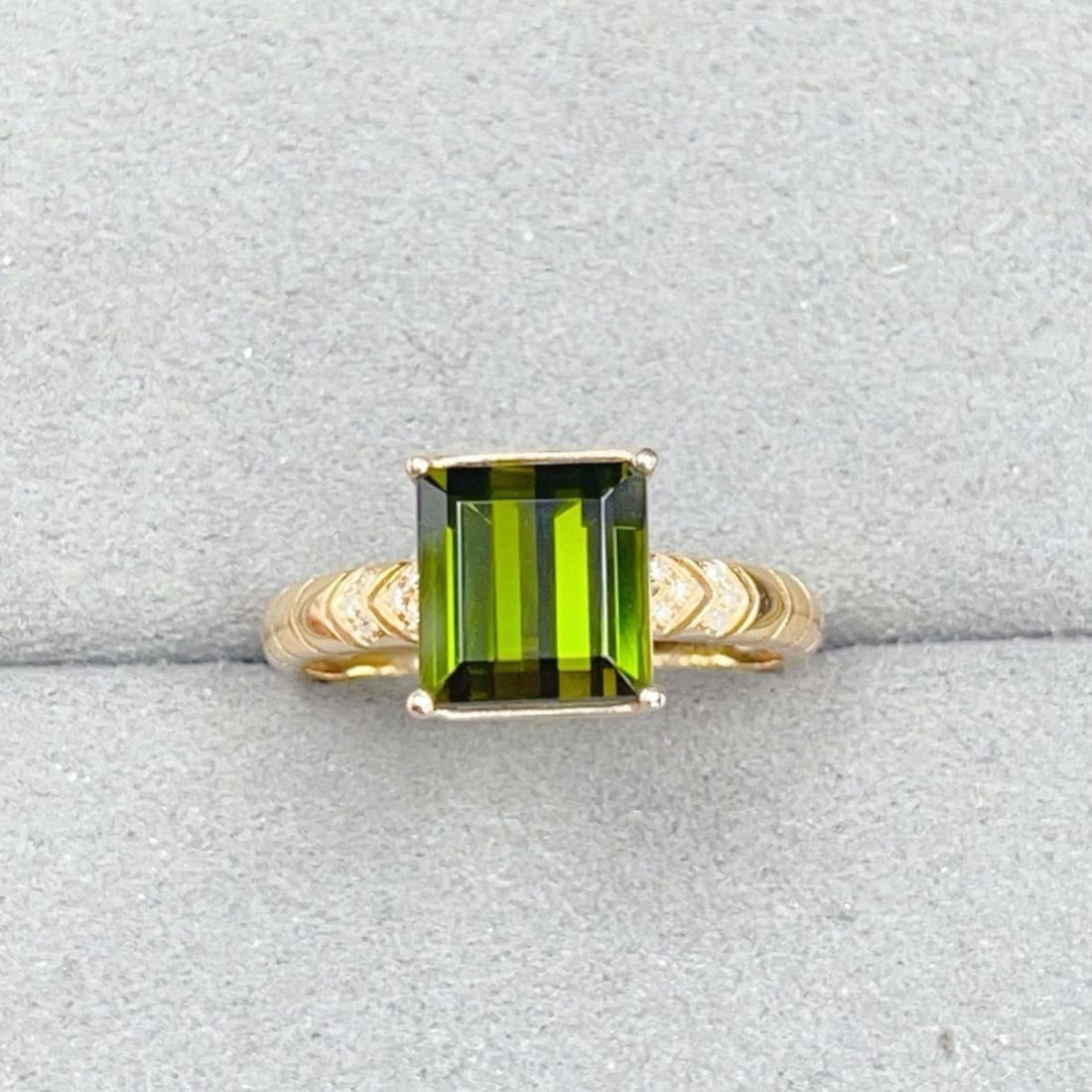 14k Gold 2.73 Ctw Natural Tourmaline & Diamond Ring: Ref:231186207 // gold content:14k gold // ring size:7. 25us // // main gemstone:tourmaline // shape:octagonal // carat weight:2. 7ct // color:green // treatment:natural // // adjacent gemstone 2 :