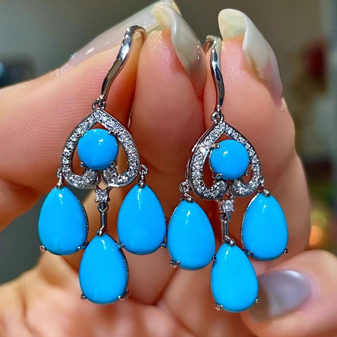 14k Gold 9.22 Ctw Natural Blue Turquoise & Diamond Earrings: Ref:231186209 // gold content:14k gold // main gemstone:blue turquoise // shape:multiple // carat weight:9. 01ct // color:blue // treatment:natural // // adjacent gemstone 2 : diamond // shape:round /