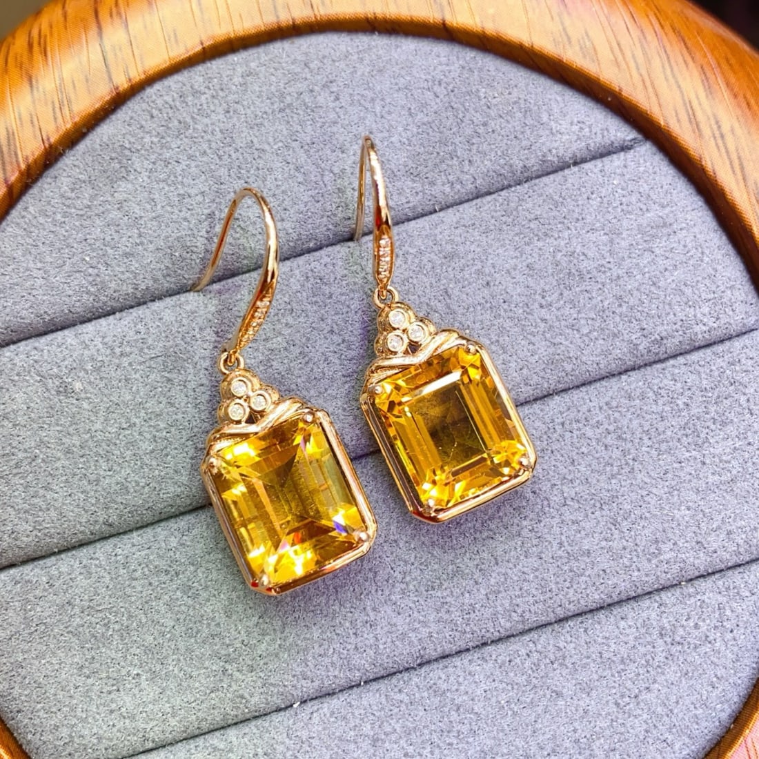 14k Gold 9.2 Ct Natural Citrine & Diamond Earrings: Ref:231186211 // gold content:14k gold // main gemstone:citrine // shape:octagonal // carat weight:9. 2ct // color:yellow // treatment:natural // // adjacent gemstone 2 : diamond // number of