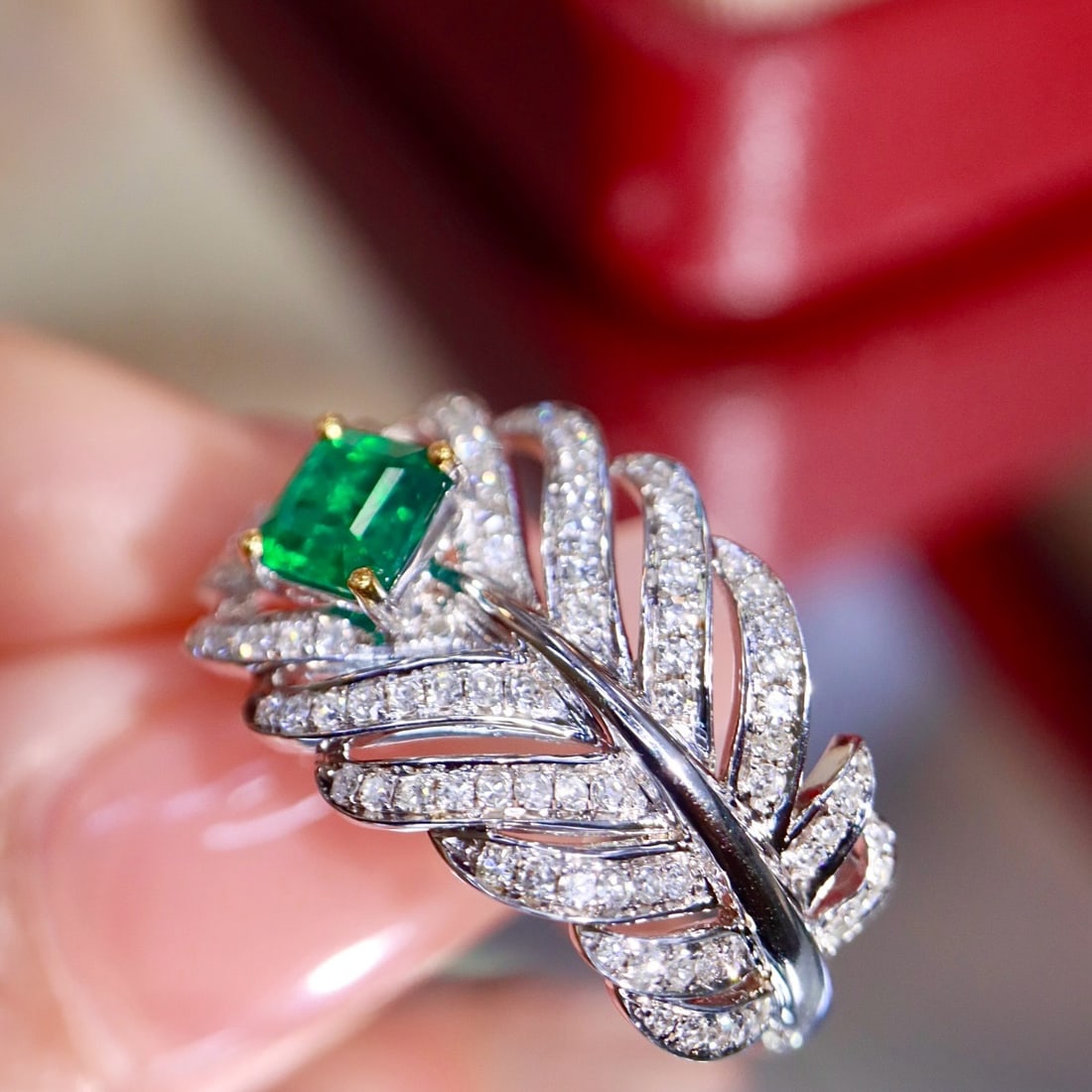 14k Gold 0.96 Ctw Vivid Green Natural Emerald & Diamond Ring - 3
