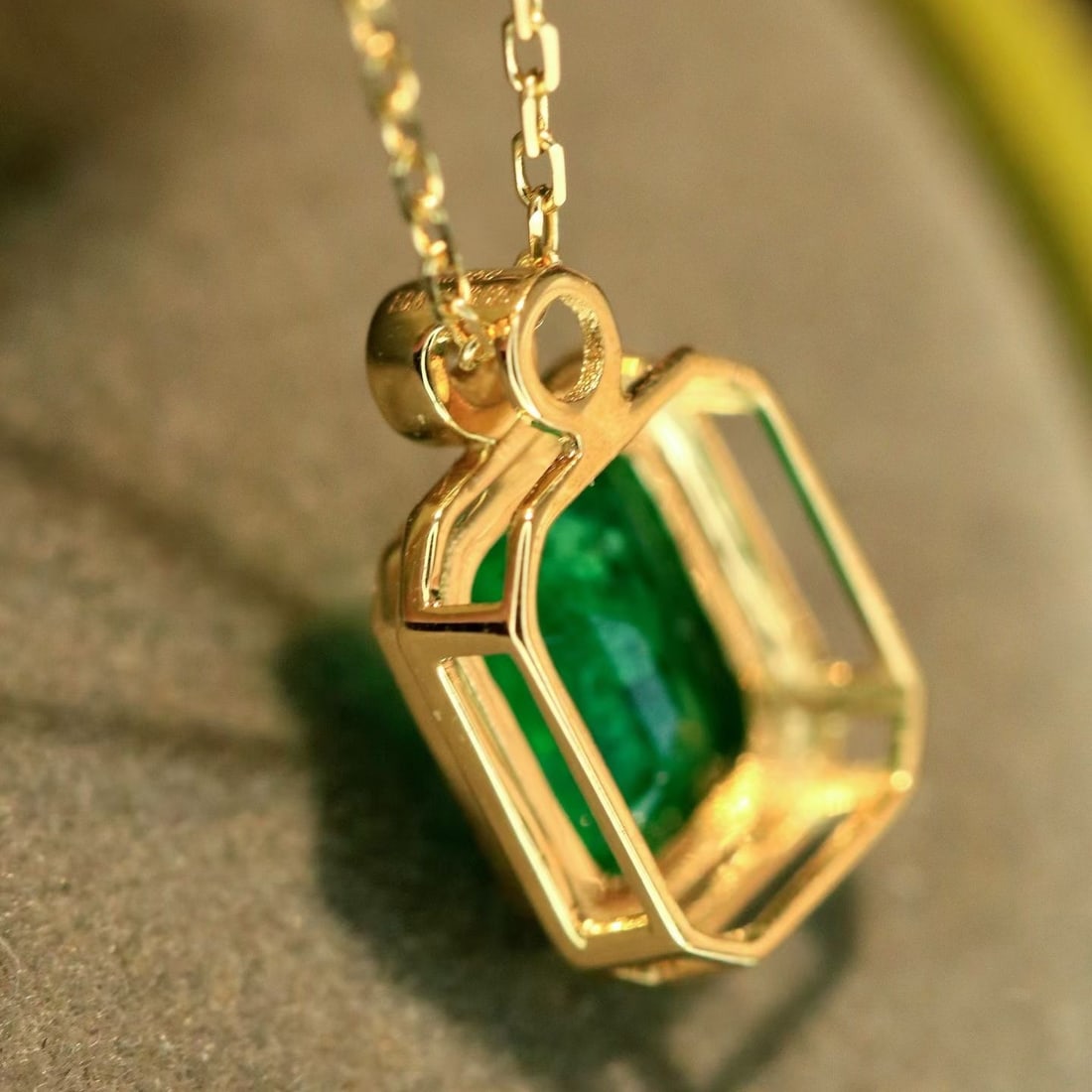 14k Gold 0.74 Ctw Vivid Green Natural Emerald & Diamond Necklace - 2
