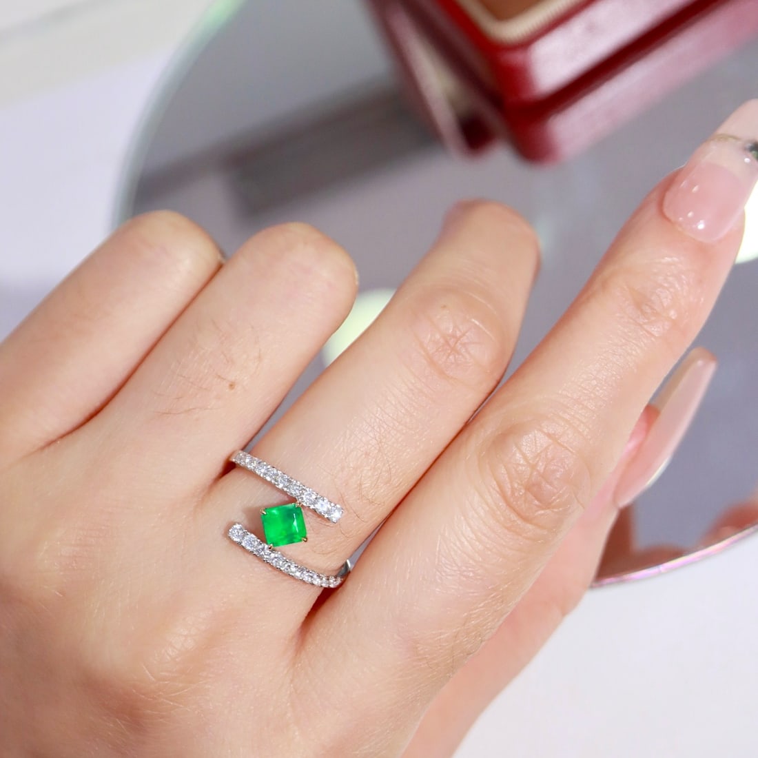 14k Gold 0.82 Ctw Vivid Green Natural Emerald & Diamond Ring - 6