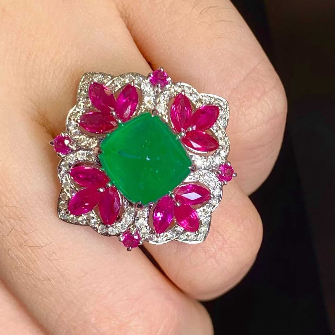 14k Gold 6.5 Ct Natural Emerald & Diamond Ring - 2