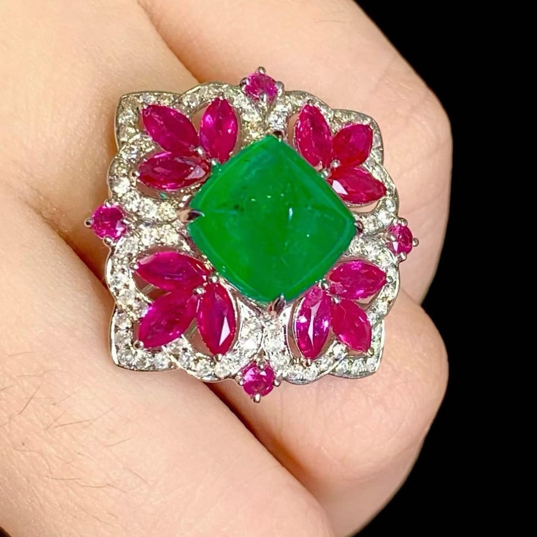 14k Gold 6.5 Ct Natural Emerald & Diamond Ring - 3