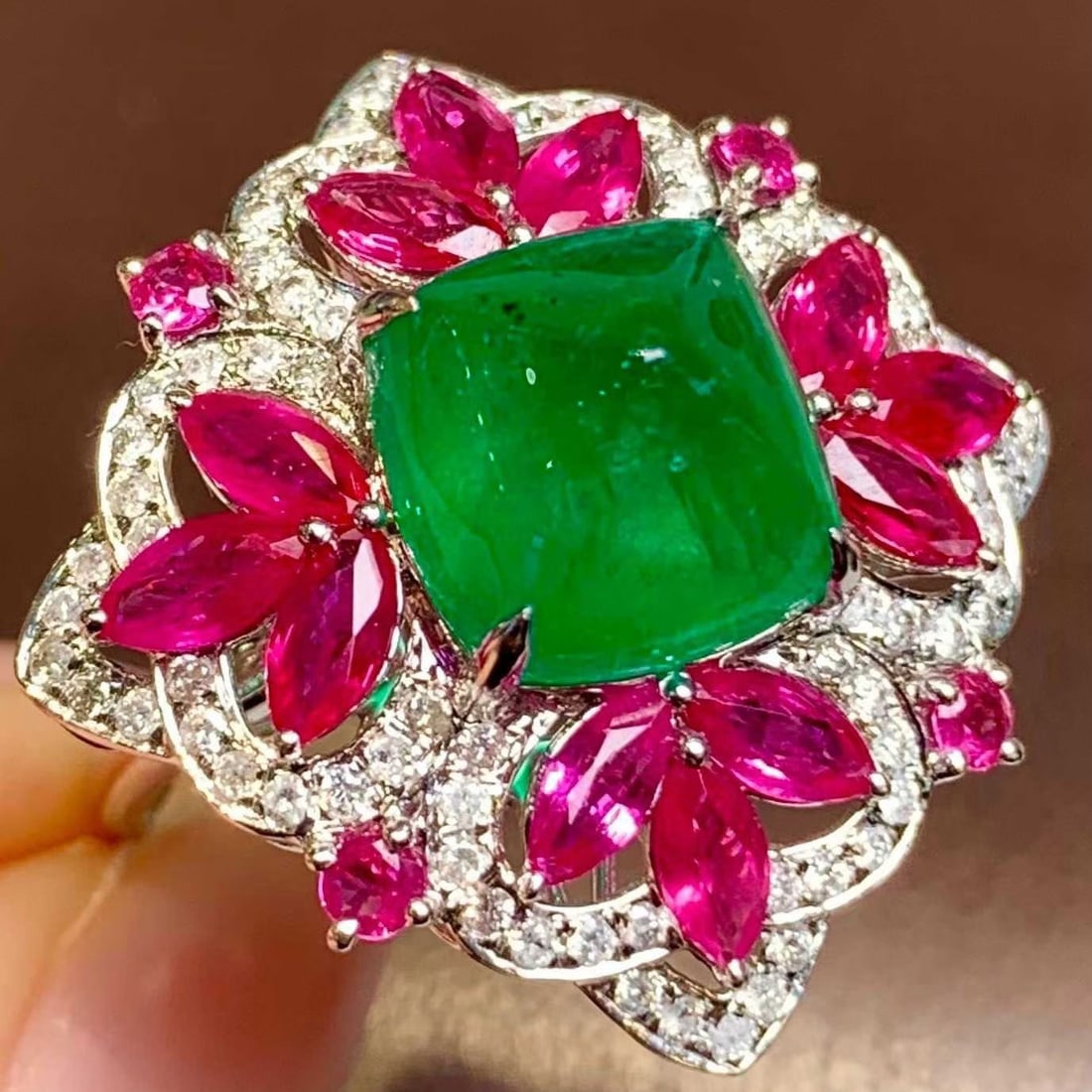14k Gold 6.5 Ct Natural Emerald & Diamond Ring - 4