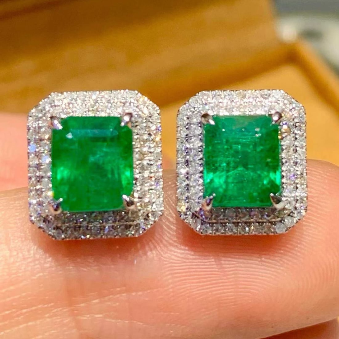 14k Gold 2.8 Ct Natural Emerald & Diamond Earrings - 4