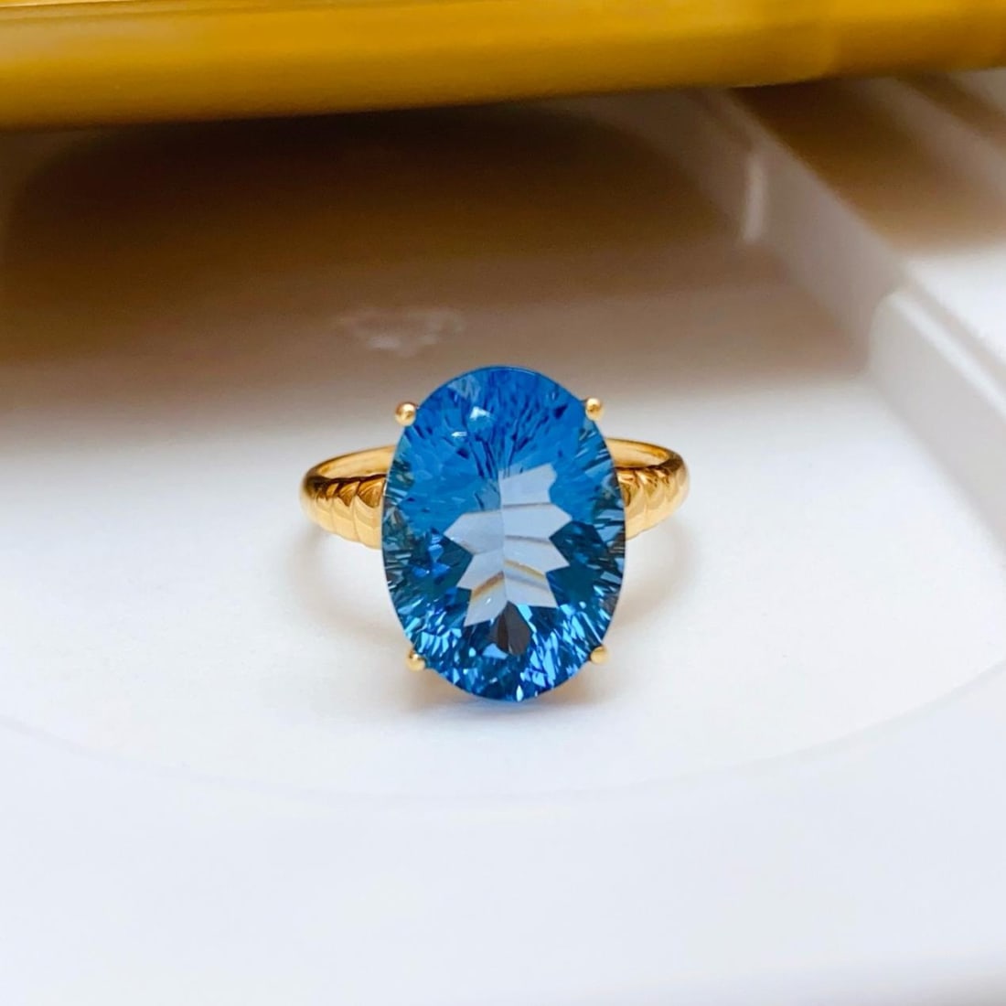 14k Gold 9.30 Ct Natural Topaz & Diamond Ring: Ref:231186282 // gold content:14k gold // ring size:7. 25us // // main gemstone:topaz // shape:oval // carat weight:9. 30ct // color:blue // treatment:natural // // adjacent gemstone 2 : diamond // nu