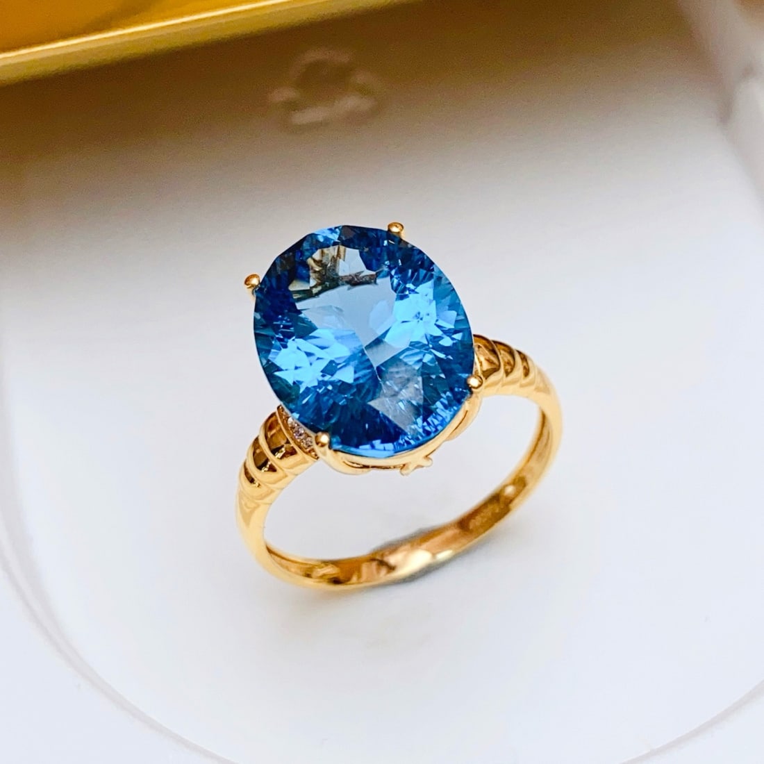 14k Gold 9.30 Ct Natural Topaz & Diamond Ring - 4